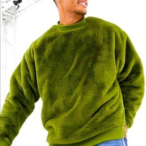 ASOS DESIGN Oversized Men’s Faux Fur Sweatshirt- M